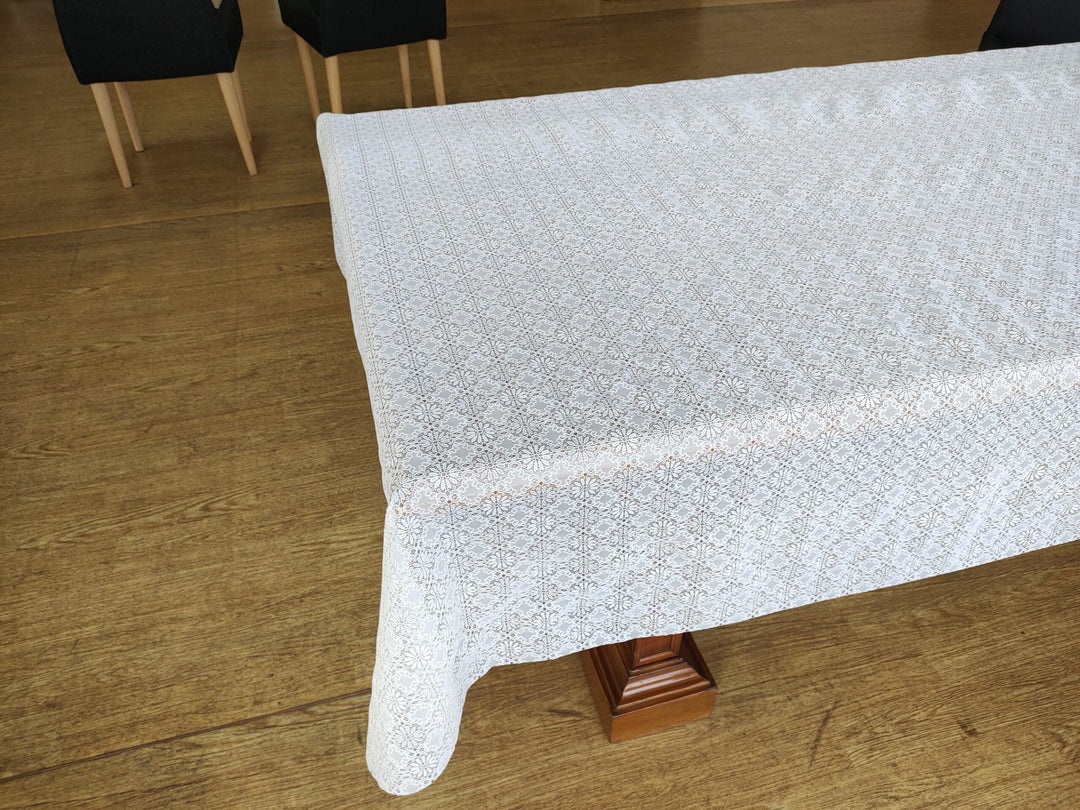 Wipeclean Vinyl Lace Table Cloth 140cm/54in By The Metre Jana White - 4010C