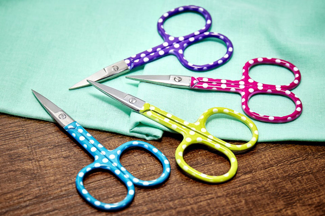 Embroidery Scissors: 9.3cm or 3.6in: Polka Dots .