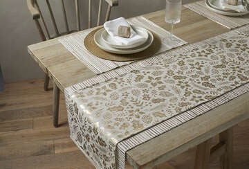 Winter Berries Table Runner Natural with Gold 32x180cm